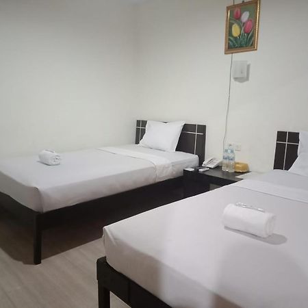 Hotel Meganita Mamuju ภายนอก รูปภาพ