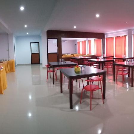 Hotel Meganita Mamuju ภายนอก รูปภาพ