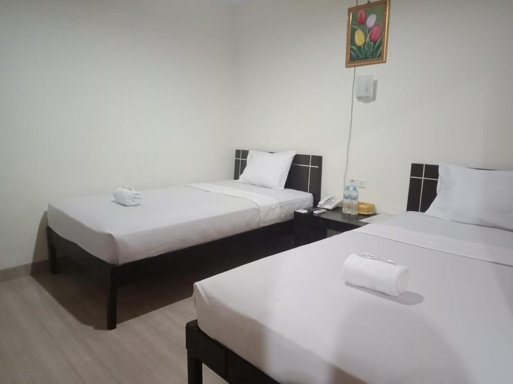 Hotel Meganita Mamuju ภายนอก รูปภาพ