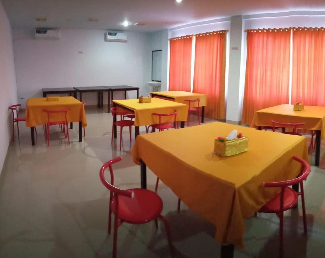 Hotel Meganita Mamuju ภายนอก รูปภาพ