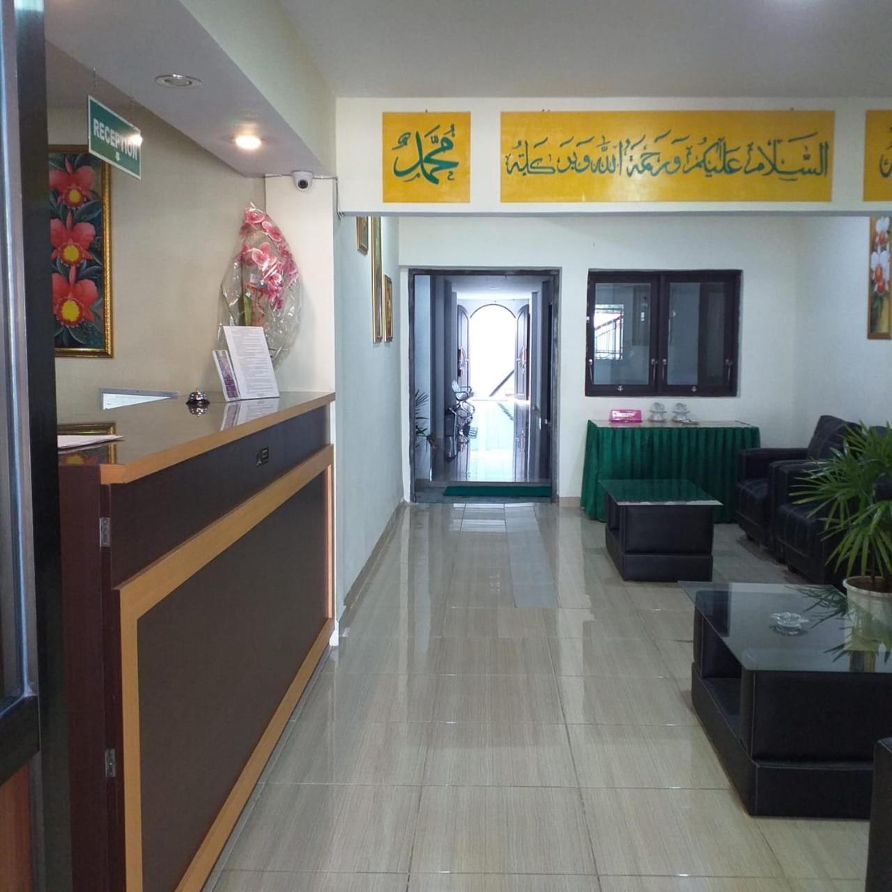 Hotel Meganita Mamuju ภายนอก รูปภาพ