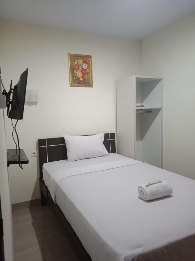 Hotel Meganita Mamuju ภายนอก รูปภาพ
