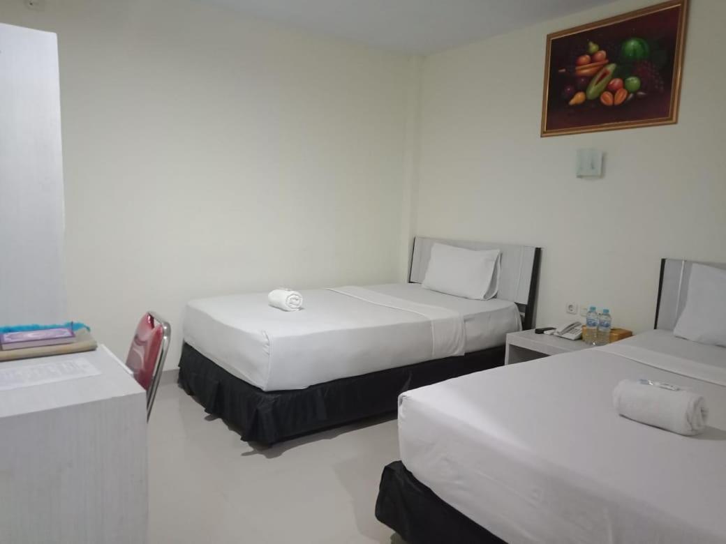 Hotel Meganita Mamuju ภายนอก รูปภาพ