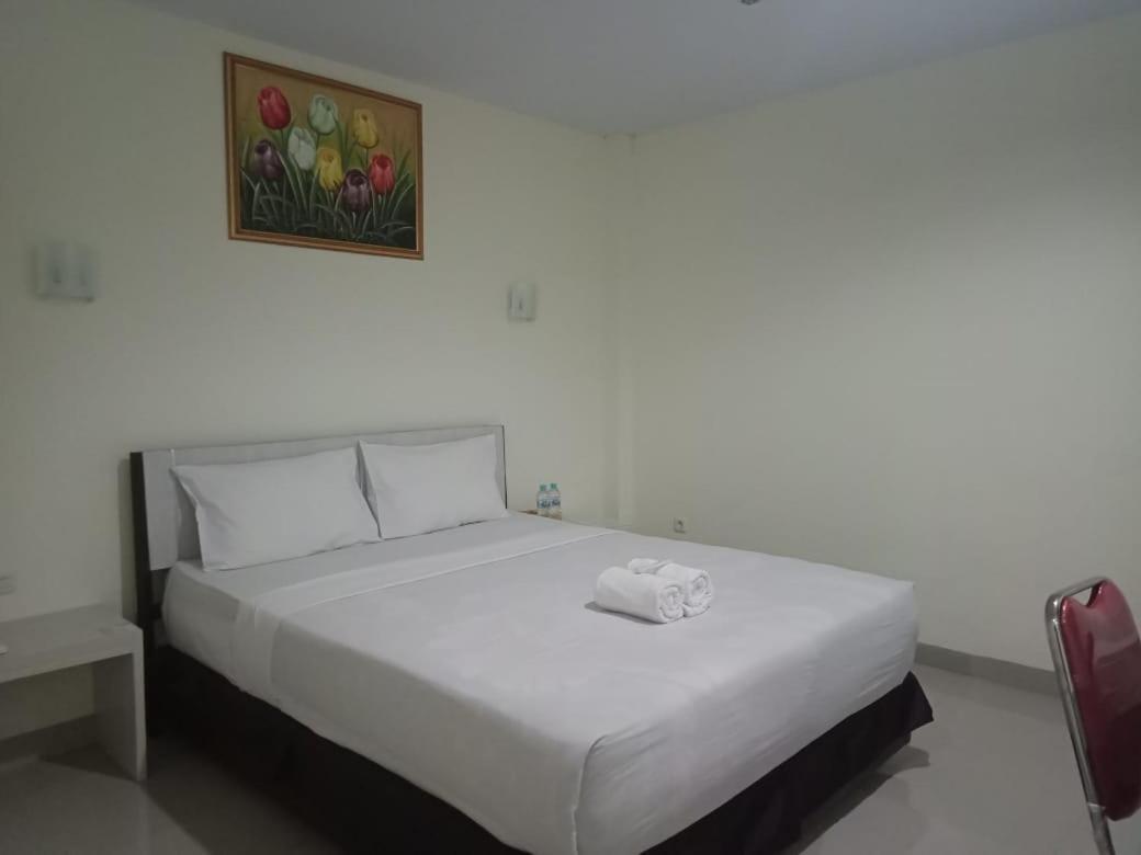 Hotel Meganita Mamuju ภายนอก รูปภาพ